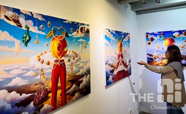 AI로 띄우는 사모곡… 김은진 작가 개인전 ‘Peaches for Heaven’ 개최